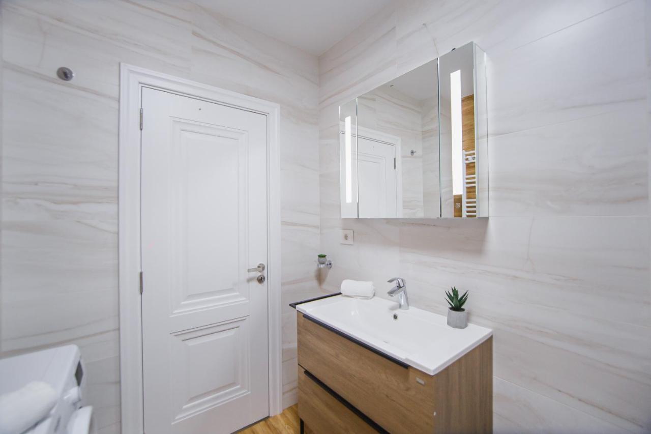 Apartamento Creamy Wood Haven Oradea Exterior foto